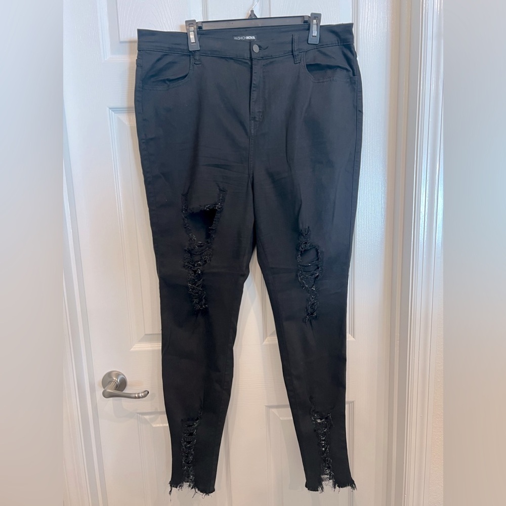 Fashion nova size 2X ripped jeans black